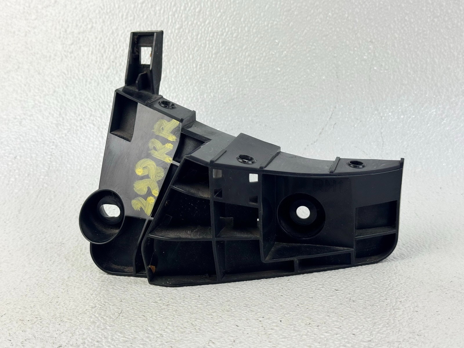 17-19 INFINITI QX30 REAR RIGHT RH PASS SIDE BUMPER RETAINER BRACKET