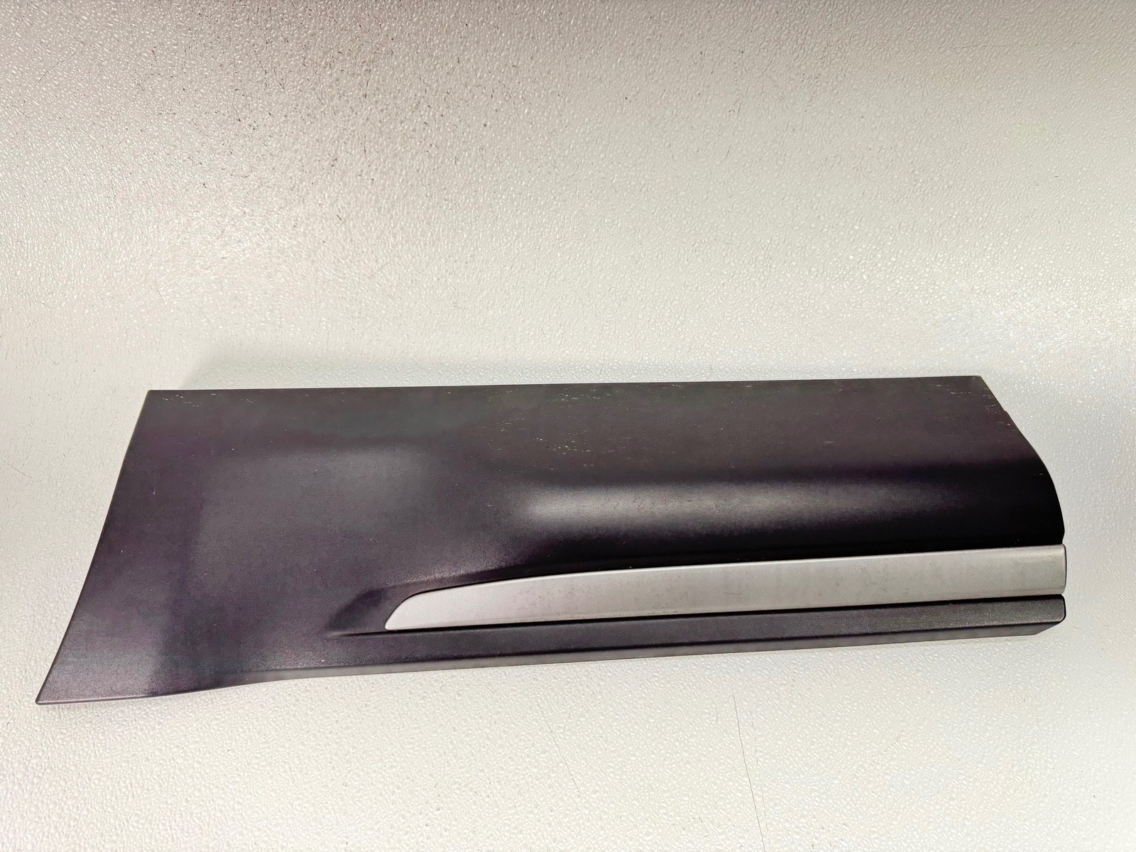 12-15 RANGE ROVER EVOQUE REAR LEFT DRIVER SIDE DOOR LOWER MOLDING PANEL