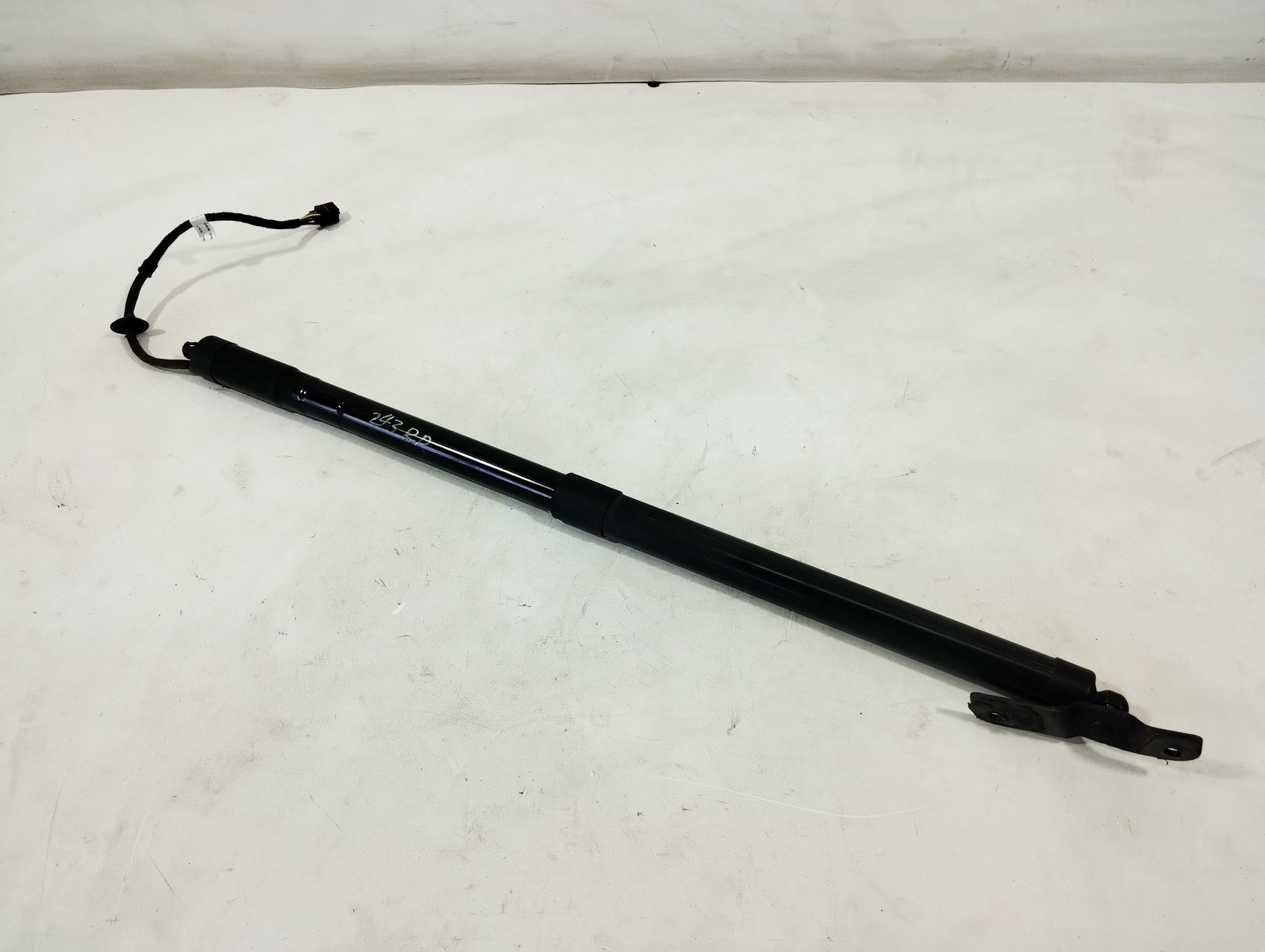 13-18 FORD C-MAX REAR RIGHT RH POWER LIFT TAILAGTE SHOCK SUPPORT STRUT