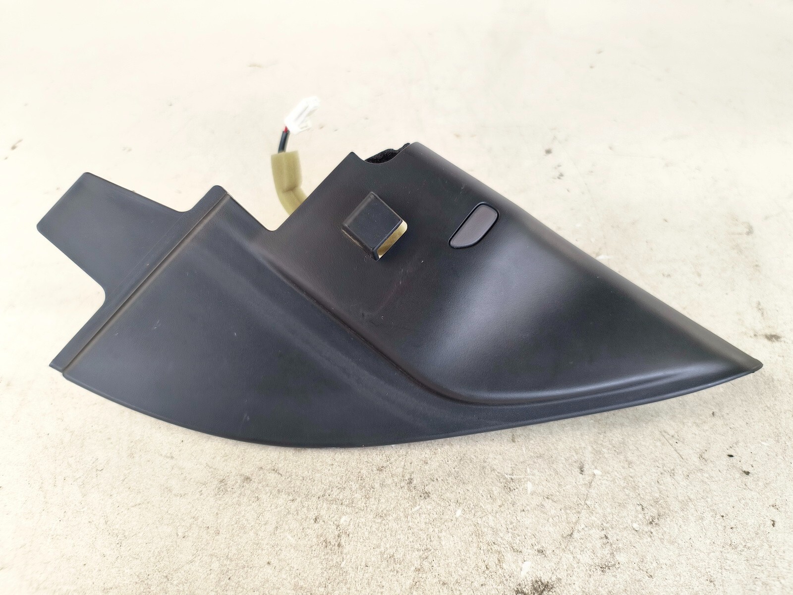 13-20 INFINITI JX35 QX60 FRONT LEFT LH DRIVER DOOR CORNER MOLDING COVER TRIM
