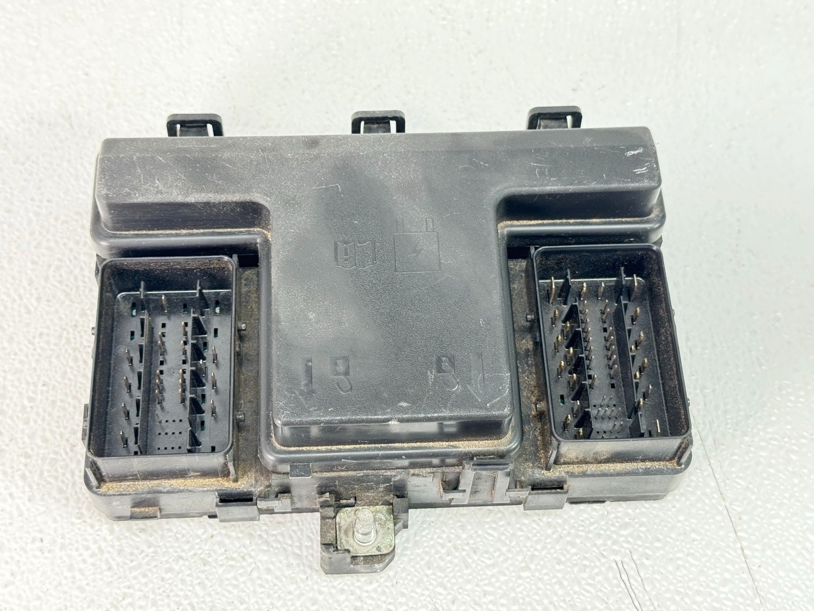 13-16 LINCOLN MKZ 2.0L HYBRID ENGINE FUSE RELAY JUNCTION BOX