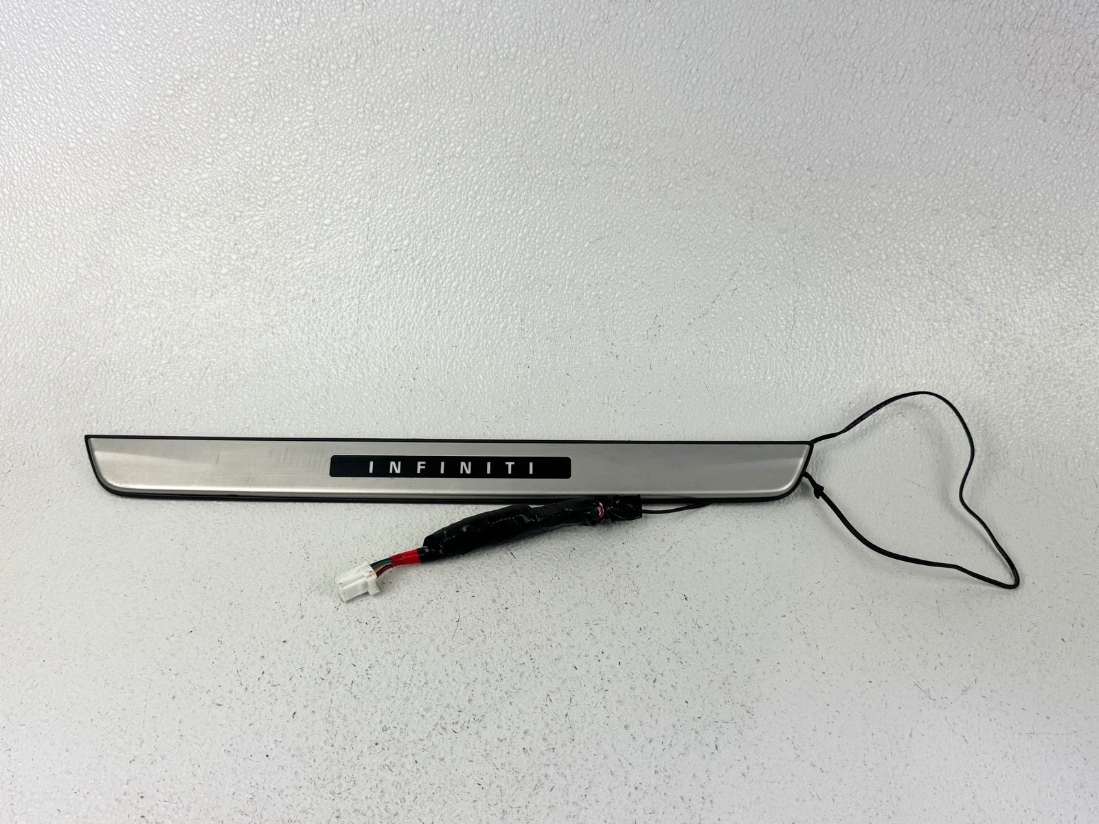 17-19 INFINITI QX30 FRONT RIGHT PASS SIDE SILL ENTRY INSERT KICK PANEL COVER