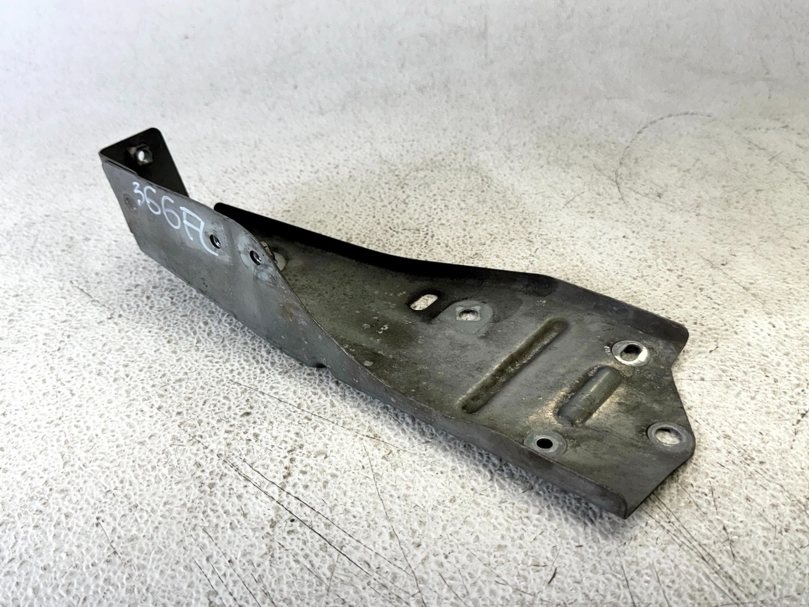 14-20 MITSUBISHI OUTLANDER FRONT LEFT LH SIDE BUMPER SUPPORT MOUNT BRACKET