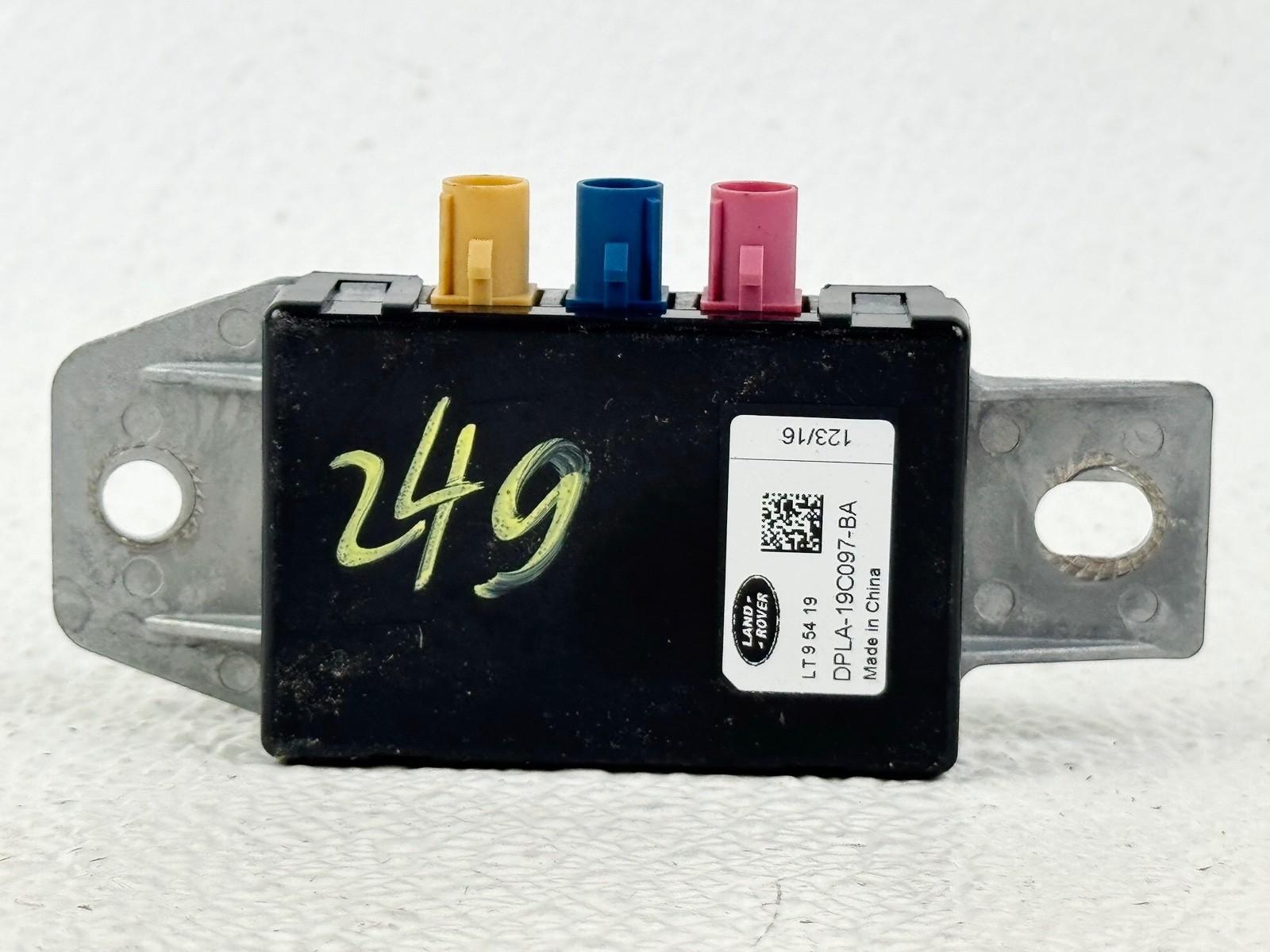17-20 JAGUAR XE F-PACE RADIO ANTENNA AMPLIFIER CONTROL SPLITTER MODULE UNIT