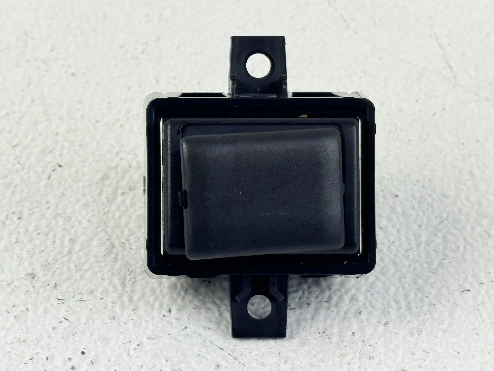 17-19 INFINITI QX30 AUXILIARY SD CARD ADAPTER PORT HUB CONTROL MODULE