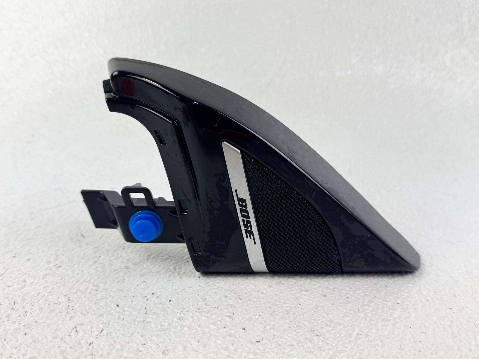 17-19 INFINITI QX30 FRONT RIGHT PASSENGER SIDE DOOR CORNER SPEAKER COVER