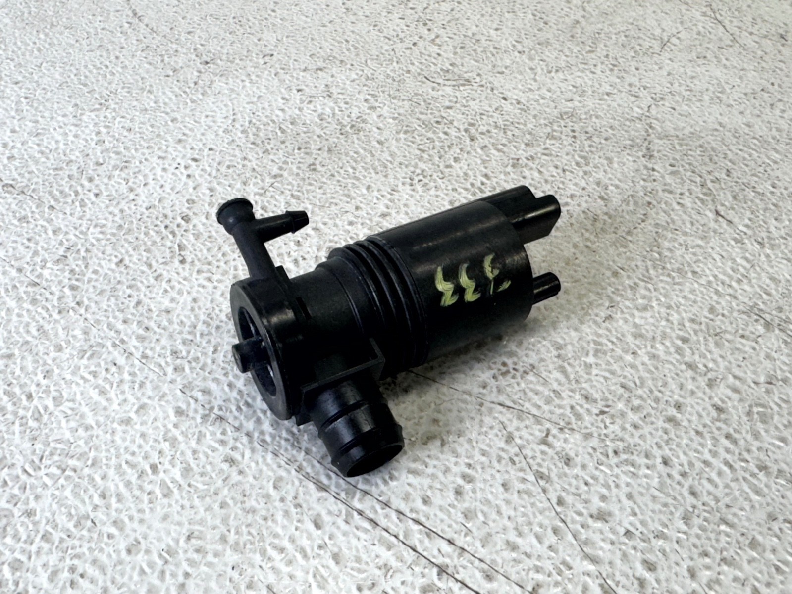 14-20 INFINITI Q50 Q60 FRONT WINDSHEILD WASHER PUMP PIPE