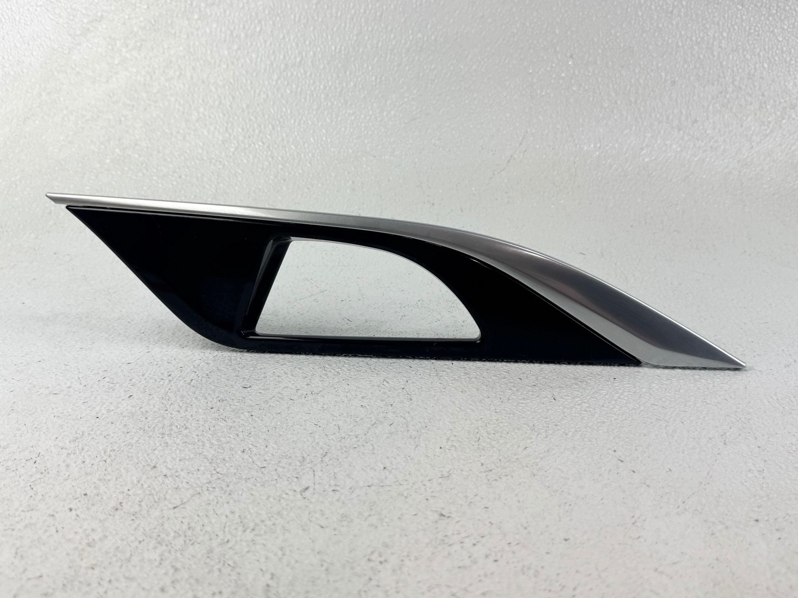 17-19 INFINITI QX30 REAR RIGHT PASS SIDE DOOR HANDLE TRIM BEZEL COVER PANEL