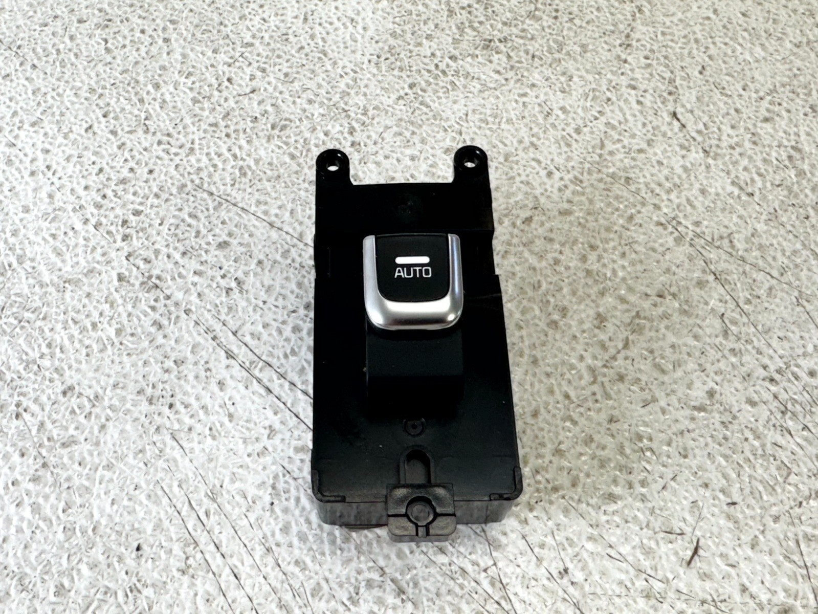 16-20 KIA SORENTO REAR LEFT LH DRIVER SIDE DOOR WINDOW CONTROL SWITCH BUTTON